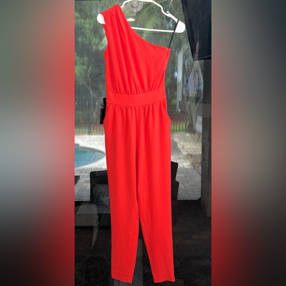 NWT Bebe Red One Shoulder Jumpsuit Asymmetrical Neckline Pocket XXS - Picture 3 of 14